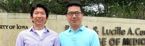 050818_art_sung-weizhou.jpg Sung Jo and Dr. Weizhou Zhang